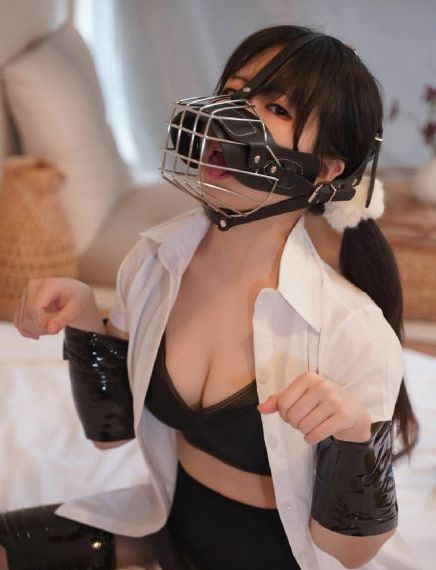 新婚侵犯挣扎呻吟求饶小说